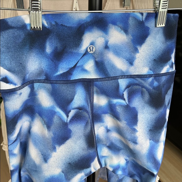 Lululemon Wunder Under Low Rise Leggings. 26” inseam. 24” waist. - Picture 3 of 4